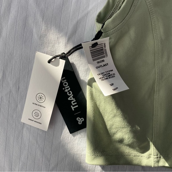 BNWT TNAction Outlast Workout Top - Picture 2 of 3